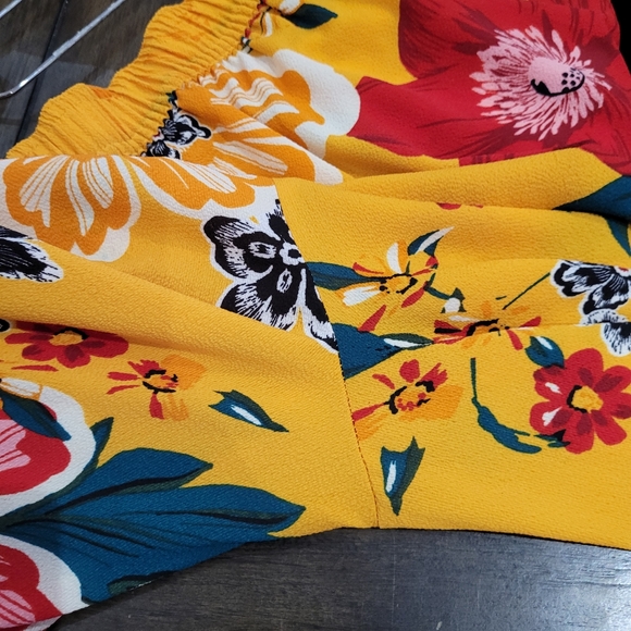 Chiffon wide leg flaural flower pants 🌼 - Picture 6 of 12